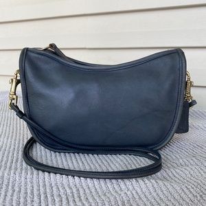 Vintage Navy Coach Swinger✨